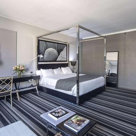 Hotel Wyndham Santiago Pettra Exterior foto A room at the Hotel Indigo Paris Montmartre