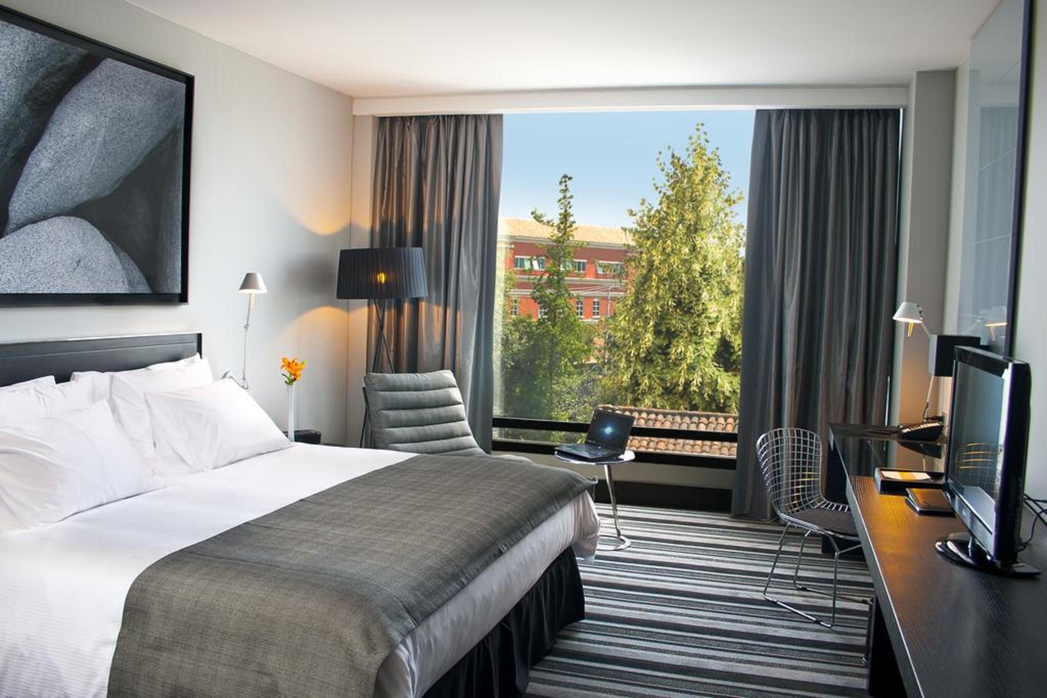 Hotel Wyndham Santiago Pettra Exterior foto A room at the hotel