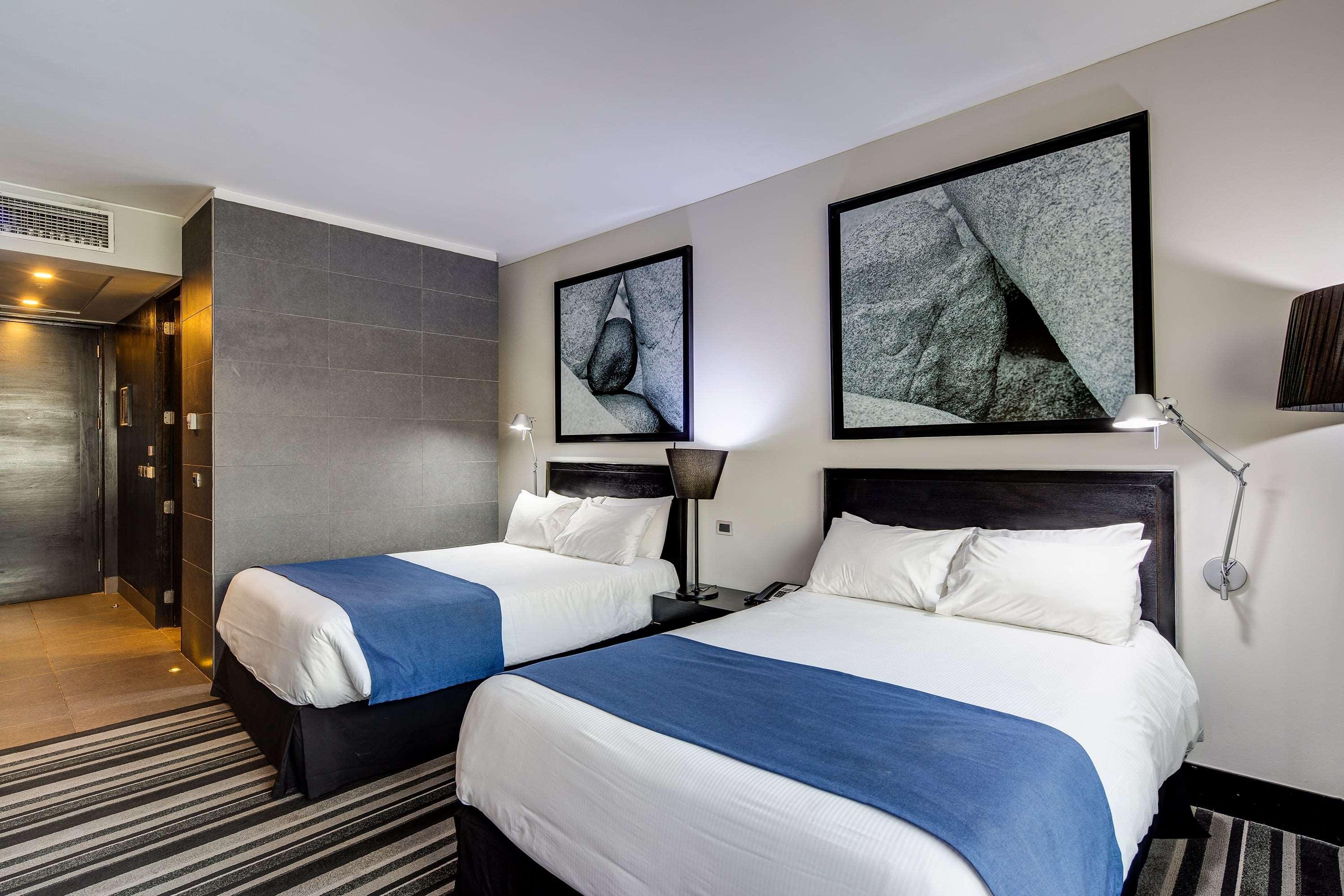 Hotel Wyndham Santiago Pettra Exterior foto A room at the hotel