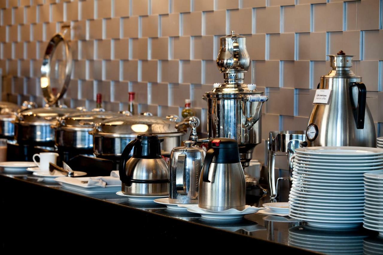 Hotel Wyndham Santiago Pettra Exterior foto Coffee pots